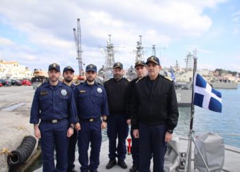 Α/ΓΕΝ: Ο Αντιναύαρχος Δρυμούσης συνομίλησε με πληρώματα πλοίων στη Λέσβο [pics]