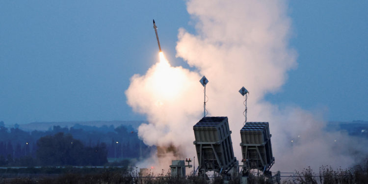 Μ-346: Προσγειώθηκαν στην Καλαμάτα τα δύο πρώτα νέα εκπαιδευτικά αεροσκάφη της ΠΑ [vid]