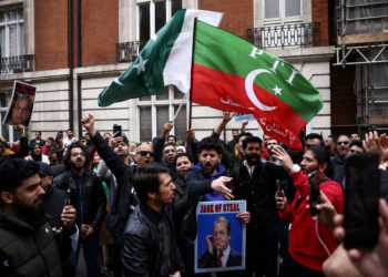 Πακιστάν: Προφυλακίστηκε ο πρώην πρωθυπουργός Χαν – Στους δρόμους ο στρατός λόγω των βίαιων διαδηλώσεων