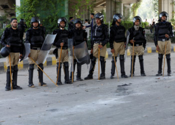 Πακιστάν: Ο στρατός στους δρόμους της πρωτεύουσας – Συνελήφθησαν ηγετικά στελέχη του κόμματος του Ίμραν Χαν