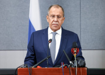 Λαβρόφ: «Η Δύση υποστηρίζει τη γενοκτονία στην ανατολική Ουκρανία και την Κριμαία»