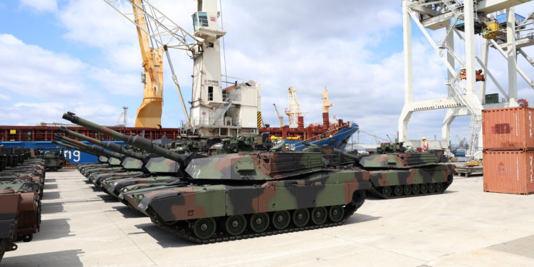 Abrams: Η Πολωνία παρέλαβε την πρώτη παρτίδα αρμάτων μάχης από τις ΗΠΑ [pics,vid]
