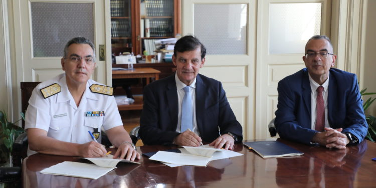 ΓΕΕΘΑ: Υπογραφή σύμβασης με το ΕΚΠΑ για την υποστήριξη της ψυχικής υγείας του προσωπικού των ΕΔ