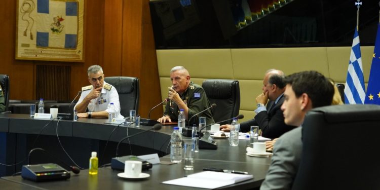 Επίσκεψη του @TheAHIinDC στο #ΓΕΕΘΑΣημαντικός ο ρόλος του #AHI στην εκπαίδευση Ελληνοαμερικανών σπουδαστών και στα Διεθνή θέματα όπως και στις σύγχρονες προκλήσεις ασφαλείαςΣυγχαρητήρια στον Πρόεδρο κ. @NLarigakis για το έργο του! 🇬🇷🇺🇸 Same Values-Same Interests pic.twitter.com/tCZIH5ctpv— GEN Konstantinos Floros (@ChiefHNDGS) June 26, 2023