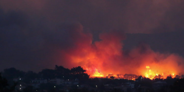 Φωτιά στην Αλεξανδρούπολη: Στην «πρώτη γραμμή» οι Ένοπλες Δυνάμεις – Βίντεο από τις επιχειρήσεις αεροπυρόσβεσης