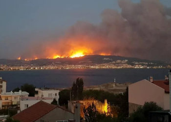 Τουρκία: Έκλεισαν και πάλι τα Δαρδανέλια λόγω της συνεχιζόμενης πυρκαγιάς στην επαρχία Τσανάκαλε