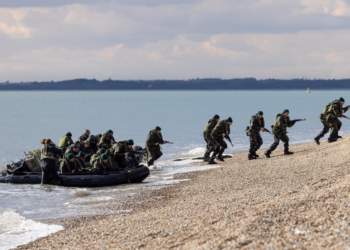 Ουκρανία: Βρετανοί κομάντος εκπαίδευσαν 900 Ουκρανούς στρατιώτες σε αμφίβιες επιχειρήσεις και τακτικές επιδρομών [vid]