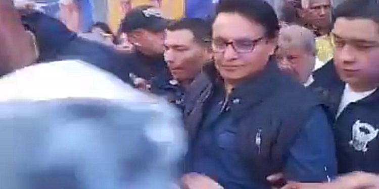 Ισημερινός – Ντοκουμέντο: Η στιγμή της δολοφονίας του υποψήφιου προέδρου Βιγιαβισένσιο λίγο πριν τις εκλογές [vid]