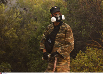 Φωτιά στην Πάρνηθα: Συνεχίζεται η μάχη με τις φλόγες – Σε ετοιμότητα οι Θρακομακεδόνες [pics]