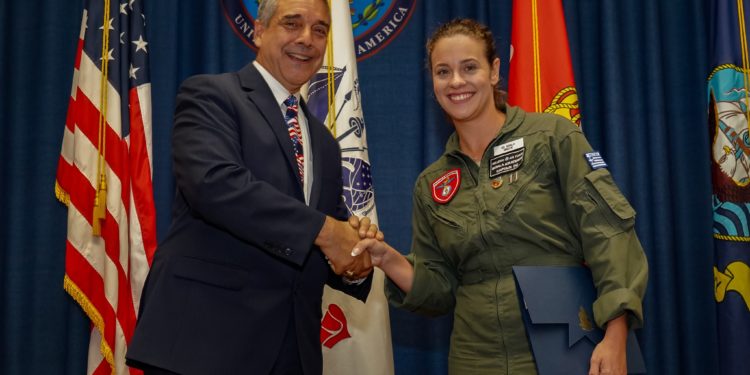 Πολεμική Αεροπορία: Η ιστορία της Ελληνίδας Σμηναγού που έσωσε άνδρα στις ΗΠΑ