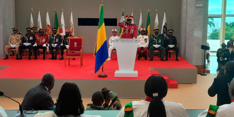 Γκαμπόν: Ο στρατηγός Γκεμά ορκίστηκε μεταβατικός πρόεδρος – Υπόσχεται «ελεύθερες εκλογές»