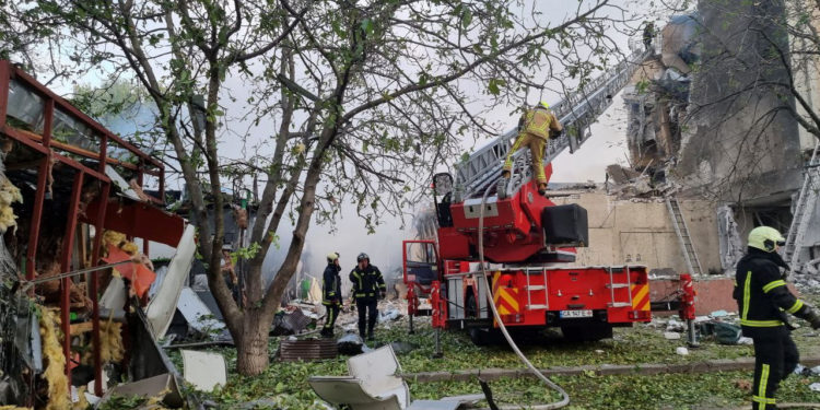 Ουκρανία: Θύματα και ζημιές από τους ρωσικούς cruise – Αναχαιτίσαμε 36 από τους 43 που εκτοξεύθηκαν τη νύχτα, λέει το Κίεβο [vids]