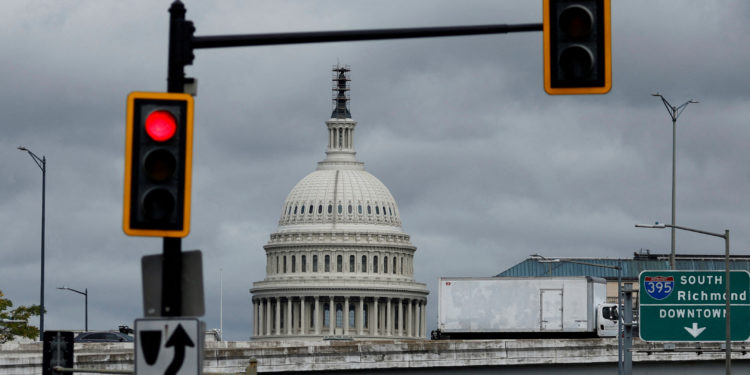 Bloomberg: Η Γερουσία των ΗΠΑ προσπαθεί να αποφύγει το shutdown ομοσπονδιακών λειτουργιών