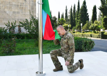 Αλίεφ: Ύψωσε τη σημαία του Αζερμπαϊτζάν στην πρωτεύουσα του Ναγκόρνο Καραμπάχ