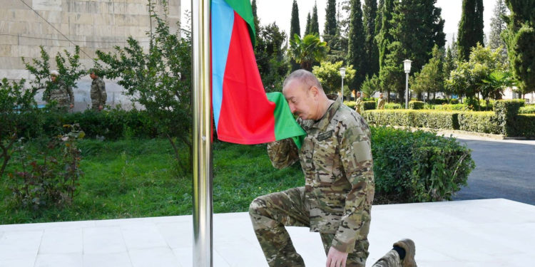 Αλίεφ: Ύψωσε τη σημαία του Αζερμπαϊτζάν στην πρωτεύουσα του Ναγκόρνο Καραμπάχ
