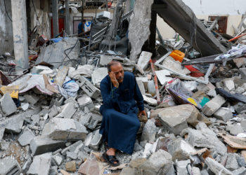 Ράφα: Ισραηλινοί βομβαρδισμοί στο πέρασμα της Γάζας προς Αίγυπτο – «Αν στείλετε βοήθεια, θα βομβαρδίσουμε τα φορτηγά» λέει το Τελ Αβίβ στο Κάιρο