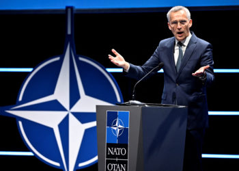 Στόλτενμπεργκ: Kαταδικάζει τη Χαμάς και καλεί το Ισραήλ να προστατεύσει τους αμάχους