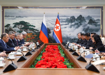 Σεργκέι Λαβρόφ: Ευχαρίστησε τη Βόρεια Κορέα για τη βοήθεια και την υποστήριξη στον πόλεμο στην Ουκρανία