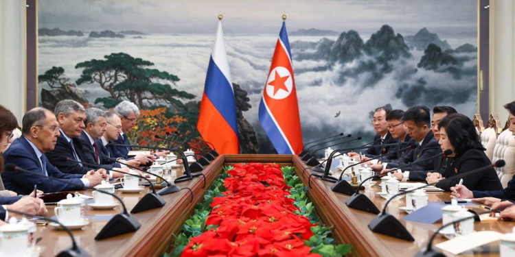 Σεργκέι Λαβρόφ: Ευχαρίστησε τη Βόρεια Κορέα για τη βοήθεια και την υποστήριξη στον πόλεμο στην Ουκρανία