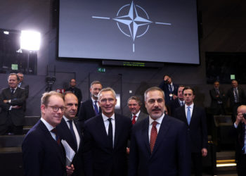 Γεραπετρίτης στο NATO: «Ελπίζουμε να υποδεχθούμε σύντομα τη Σουηδία ως νέο μέλος της Συμμαχίας»