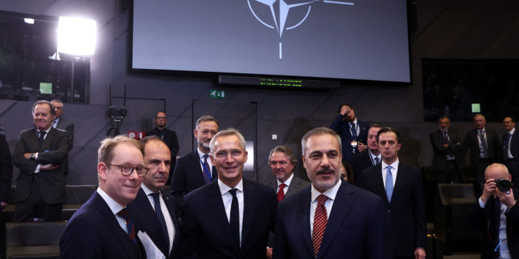 Γεραπετρίτης στο NATO: «Ελπίζουμε να υποδεχθούμε σύντομα τη Σουηδία ως νέο μέλος της Συμμαχίας»