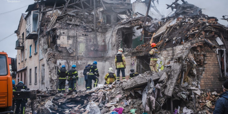 Ουκρανία: Δύο νεκροί και 10 τραυματίες από ρωσικούς βομβαρδισμούς στο Ντονέτσκ