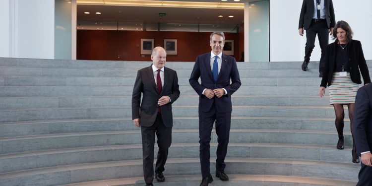 Συνάντηση Σολτς – Μητσοτάκη: «Τρομοκρατική οργάνωση η Χαμάς» – Επί τάπητος το μεταναστευτικό [vid]