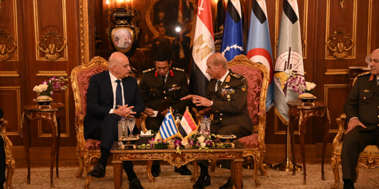 Στην Αίγυπτο ο Ν. Δένδιας – Συζήτησε με τον ομόλογό του για την ενδυνάμωση της συνεργασίας στον τομέα της αμυντικής βιομηχανίας [pics, vid]