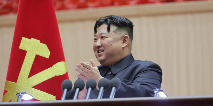 Βόρεια Κορέα: Εκτόξευσε βαλλιστικό πύραυλο και κατηγόρησε ΗΠΑ – Νότια Κορέα για «επίδειξη ισχύος»