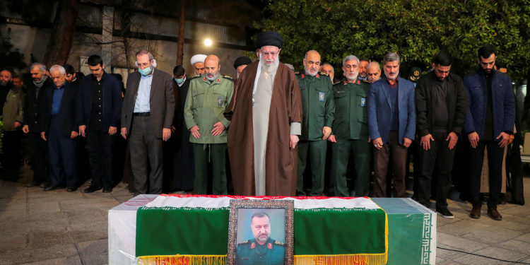 Κηδεία Μουσαβί: Παρουσία του Χαμενεΐ, οι Φρουροί της Επανάστασης ορκίζονται την «εξαφάνιση» του Ισραήλ