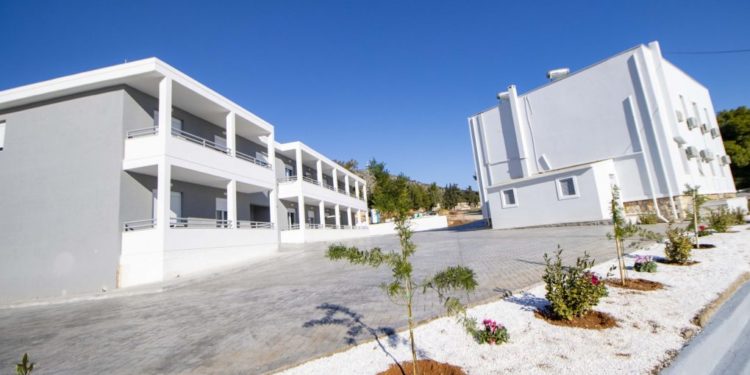 Παρουσία ΥΦΕΘΑ και Α/ΓΕΕΘΑ στα εγκαίνια του υποκαταστήματος ΕΚΕΜΣ Χαϊδαρίου και του Συγκροτήματος των Νέων Οικιών [pics]