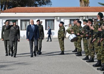 Δένδιας: Επισκέφτηκε την 1η Μοίρα Αλεξιπτωτιστών και τίμησε τους ήρωες πεσόντες του Noratlas [pics]