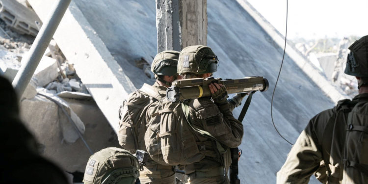 Γάζα: «Το νοσοκομείο Νάσερ έμεινε λειτουργικό κατά την διάρκεια των εφόδων μας», λέει το Ισραήλ