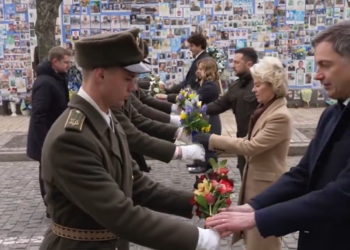 Ουκρανία: «Θα νικήσουμε», λέει ο πρόεδρος Ζελένσκι, παρουσία των Ντερ Λάιεν, Μελόνι, Τριντό και Ντε Κρο