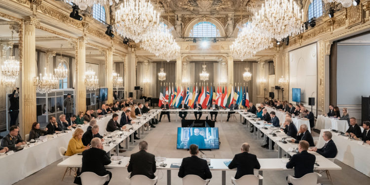 Μακρόν: Ομάδα κρατών θα παραδώσει πυραύλους μεγάλου βεληνεκούς στην Ουκρανία – Δεν αποκλείεται ανάπτυξη Δυτικών στρατευμάτων στο μέλλον