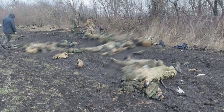 Ντονέτσκ: Δεκάδες νεκροί Ρώσοι στρατιώτες από χτύπημα HIMARS – Τους είχε παρατάξει για επιθεώρηση ο διοικητής τους [Σκληρές εικόνες]