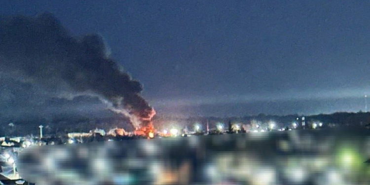 Ρωσία: Δεξαμενή πετρελαίου στις φλόγες εξαιτίας επίθεσης drone της Ουκρανίας [vid]