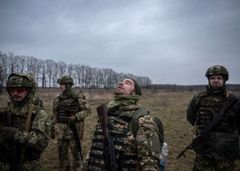 στρατιώτες