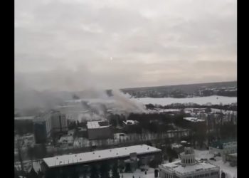 Ρωσία: Μεγάλη πυρκαγιά ξέσπασε σε κέντρο εκπαίδευσης τεθωρακισμένων στο Καζάν [vids]