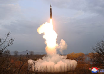 Hwasong-16B: Πλάνα από την εκτόξευση του νέου υπερηχητικού πυραυλικού συστήματος της Βόρειας Κορέας [pics, vid]