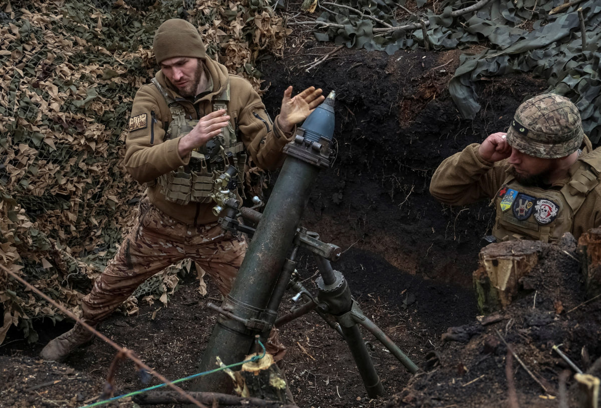 Η Τσεχία «έκλεισε» την προμήθεια για μισό εκατομμύριο οβίδες πυροβολικού για την Ουκρανία