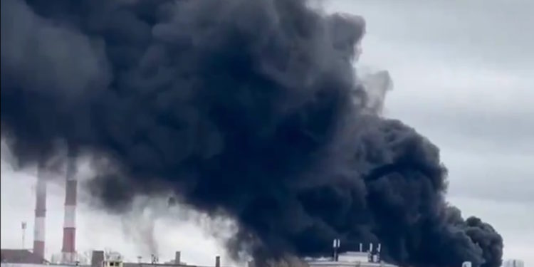 Αικατερινούπολη: Μεγάλη πυρκαγιά σε ρωσικό εργοστάσιο που φέρεται να εμπλέκεται με την αμυντική βιομηχανία