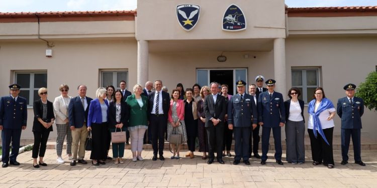 115 Πτέρυγα Μάχης