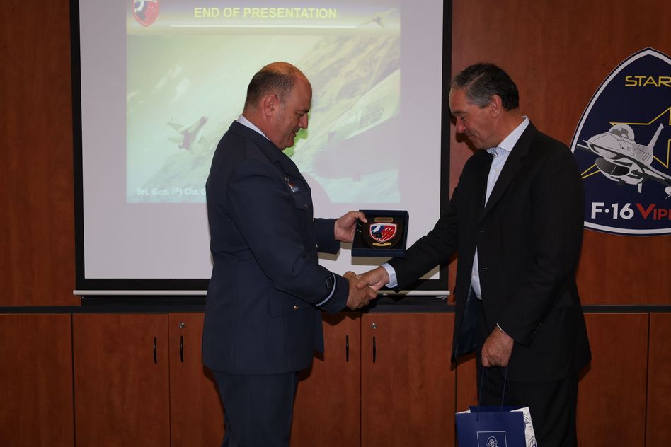 115 Πτέρυγα Μάχης