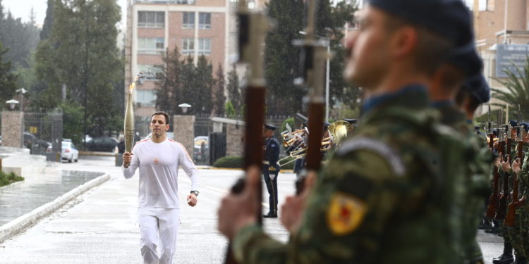 Ολυμπιακή φλόγα - Στρατόπεδο Παπάγου