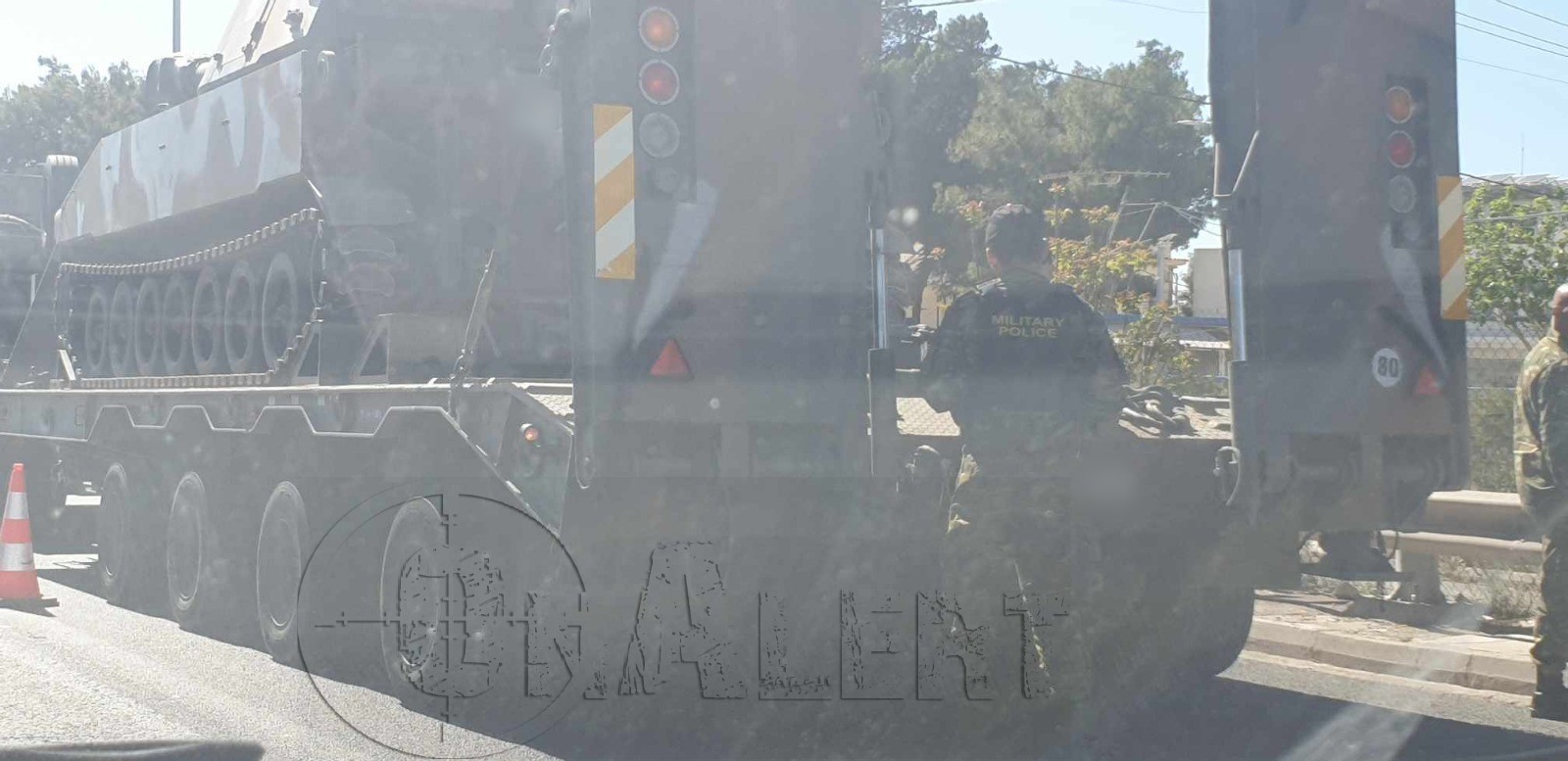 Τεθωρακισμένα οχήματα προκάλεσαν μποτιλιάρισμα στην Εθνική Οδό Αθηνών