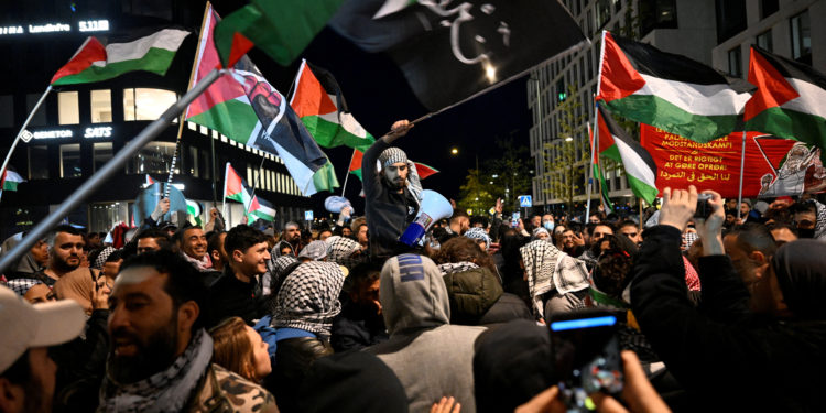 Γερμανία: Δυνάμεις ασφαλείας πραγματοποιούν επιδρομές σε ιδιοκτησίες σε σχέση με τη Χαμάς