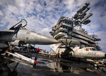 USS Eisenhower: «Χτυπήσαμε άμεσα και με ακρίβεια το αμερικανικό αεροπλανοφόρο» ισχυρίζονται οι Χούθι [vid]