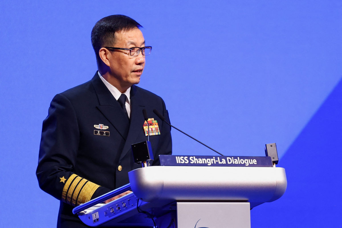 Κίνα - υπουργός Άμυνας