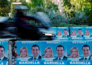 Μακρόν: «Μοναδική φιλοδοξία μου να είμαι χρήσιμος για τη χώρα» – Ο Μπαρντελά υποψήφιος πρωθυπουργός από το κόμμα της Λεπέν